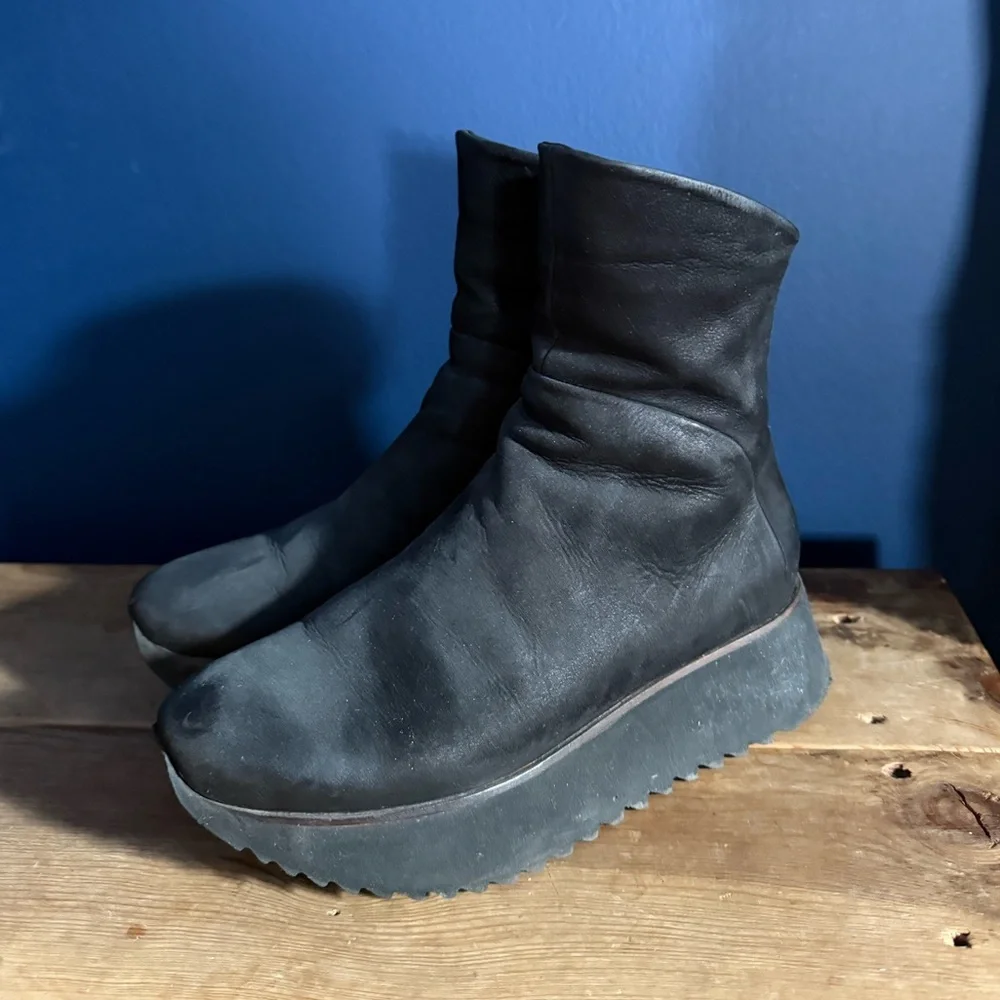 Lofina Black Women's Ankle Boots - Picture 1 of 6